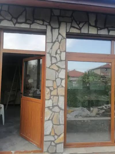 Склад за естествени камъни