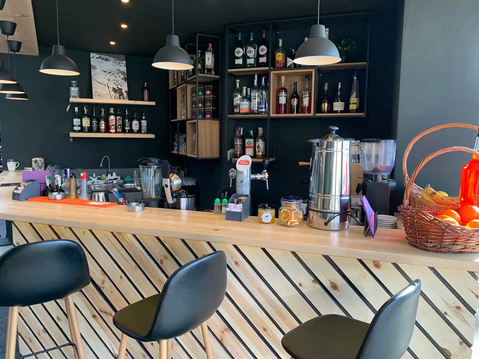 sCHEERS Bar&Coffee