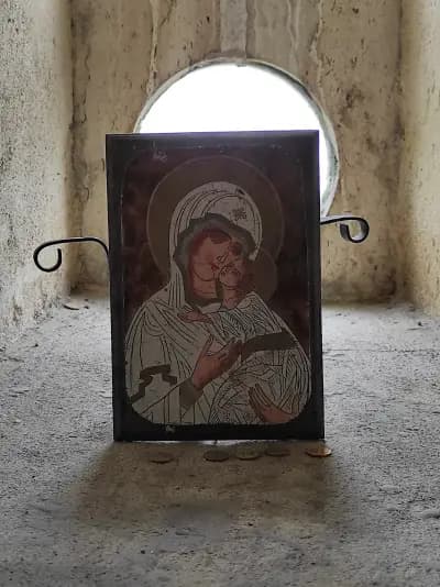 Храм „Света Богородица Петричка“