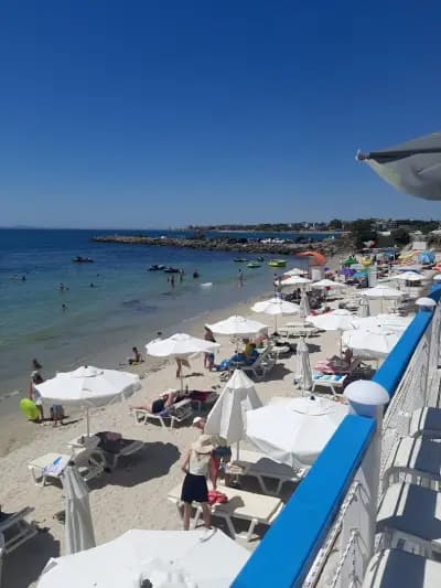 azzaiia beach bar