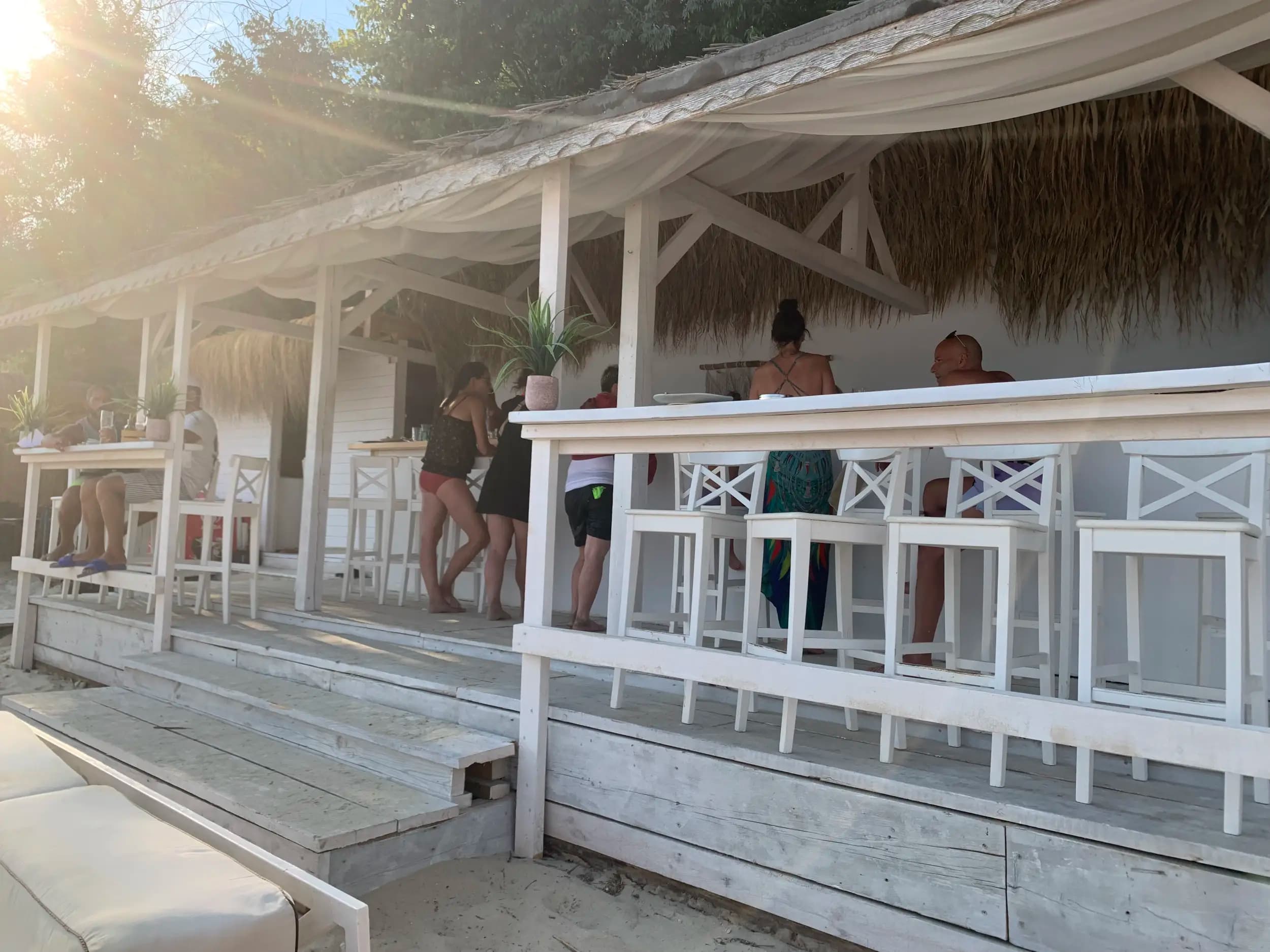 azzaiia beach bar