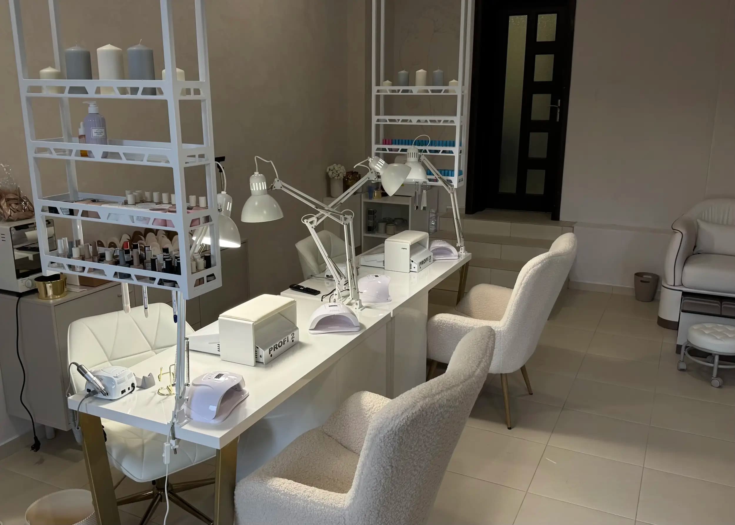 Simple by Eleonora Velinova