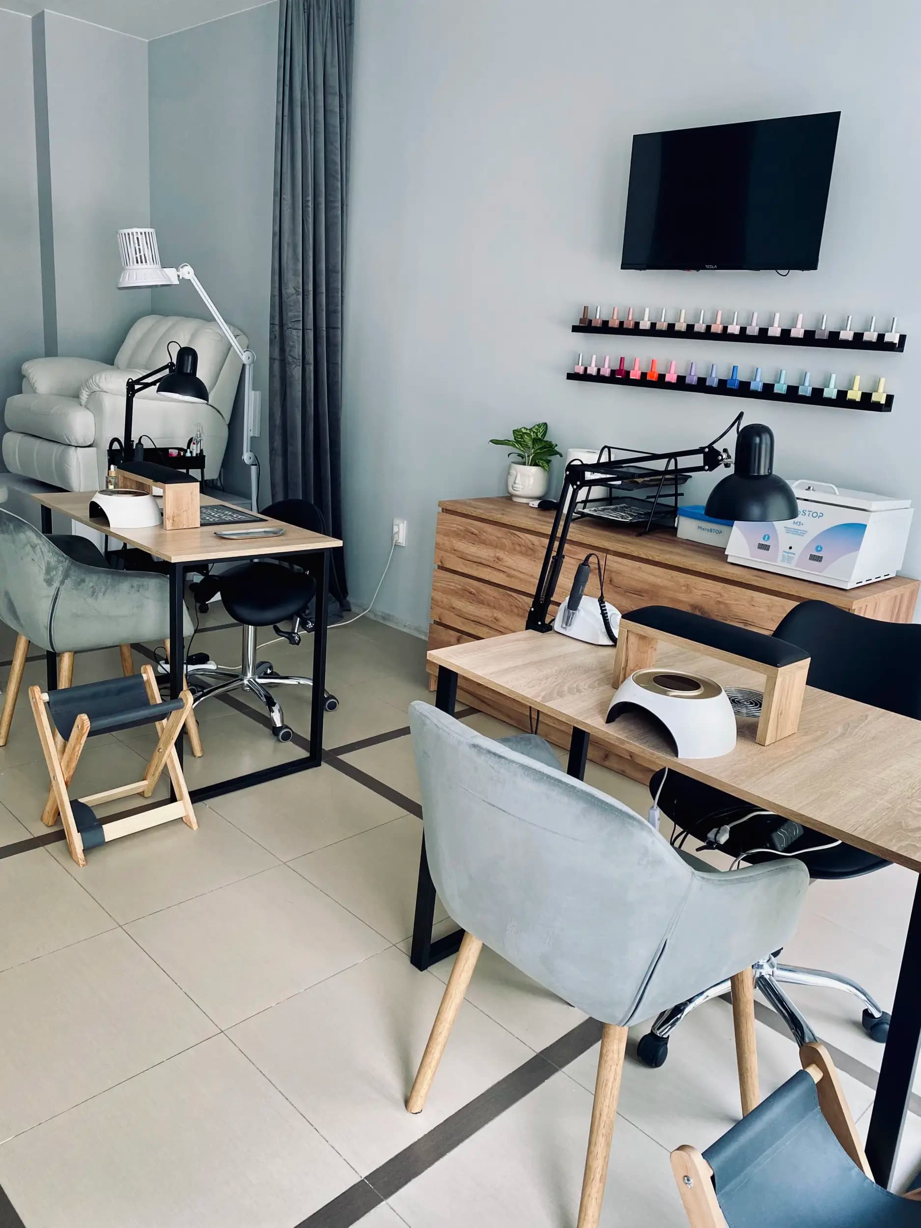 NAIL STUDIO LAKOM POMAZANO