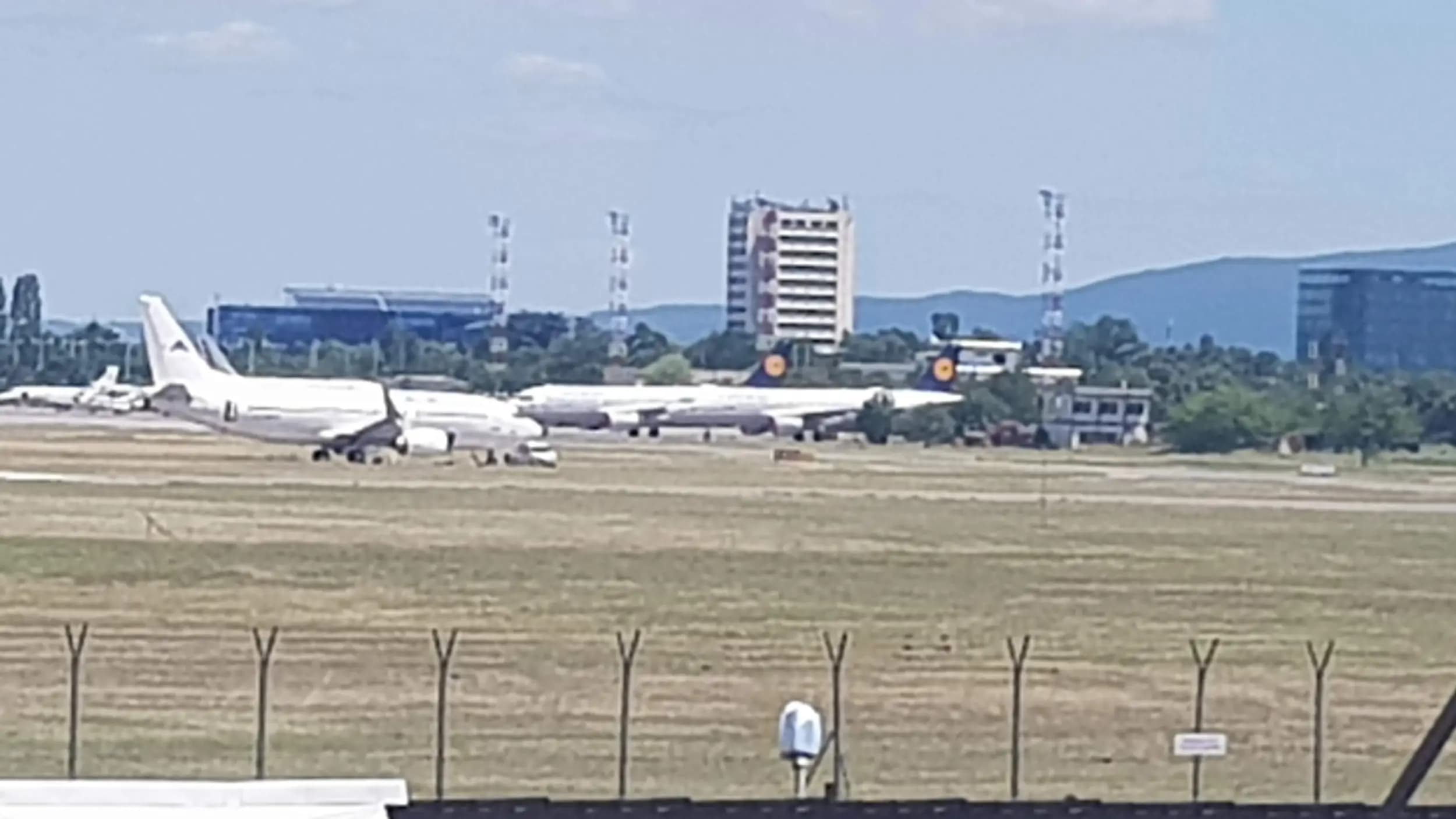 ВИ ЕНД ВИ АВТОЦЕНТЪР