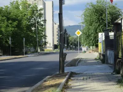 ИНФРАСТРОЕЖИ - Гараж и складова база