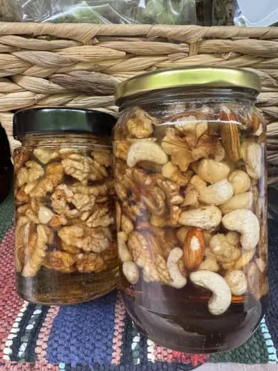 Мед, домашни сладка и сувенири от Родопите