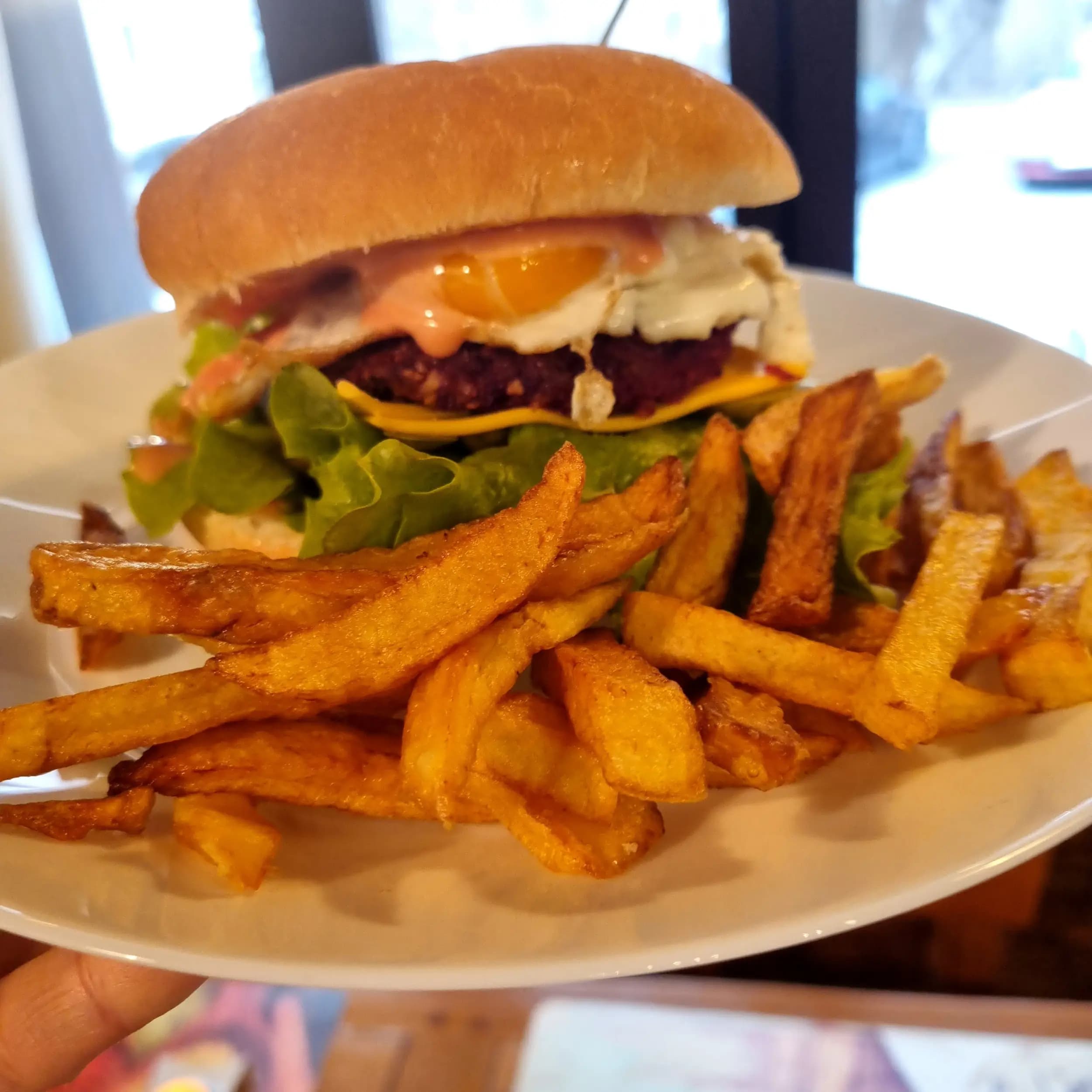 РЕСТОРАНТ ЕРДИНЧЕ - ИЗГРЕВ (Erdinche Restaurant)