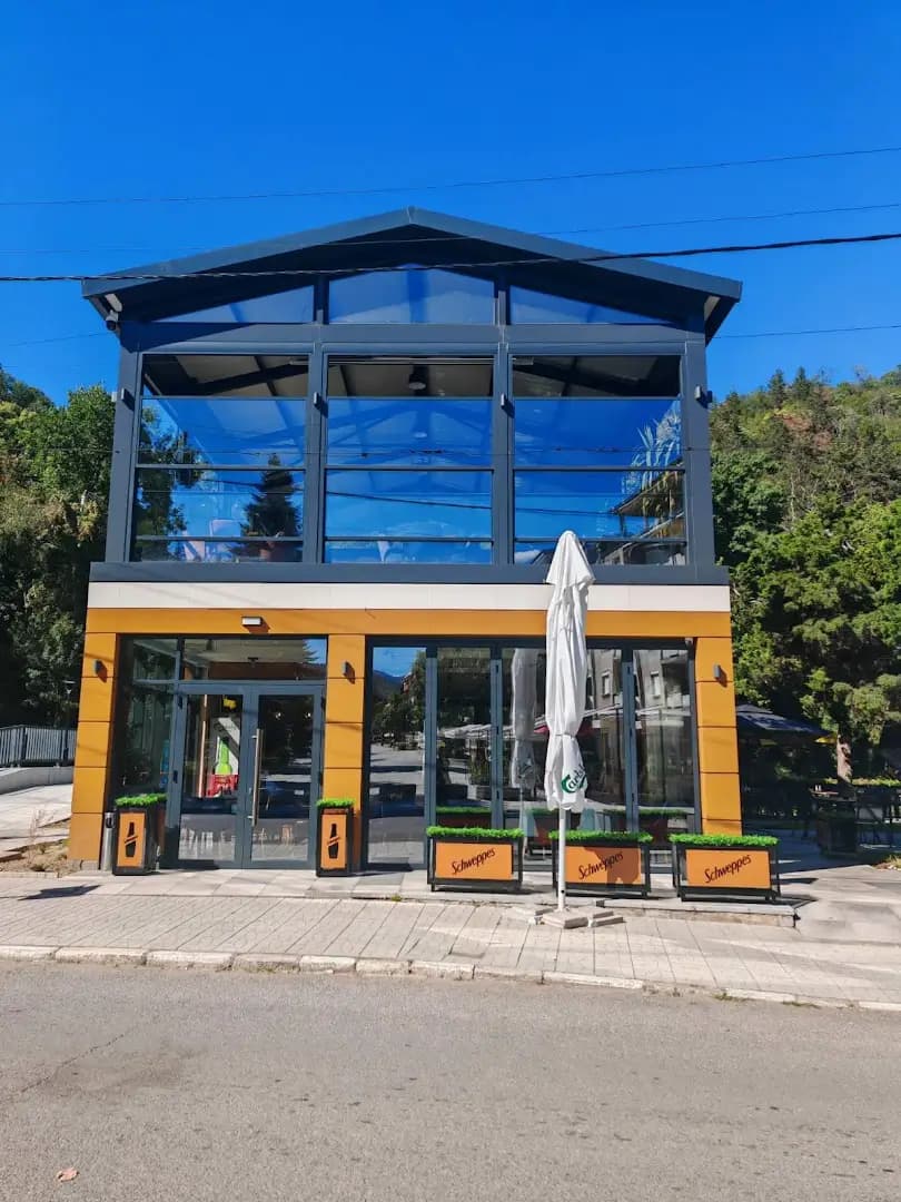 Riverview Bar • Grill • Garden