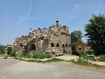 Каменните къщи