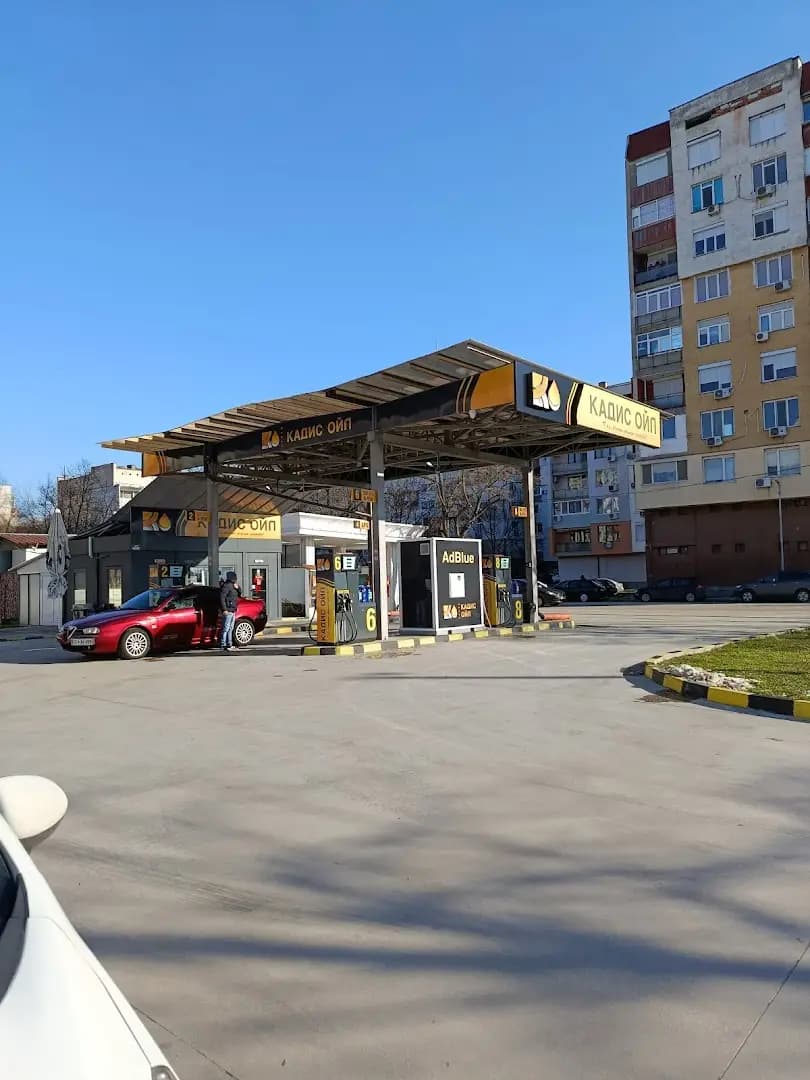 Бензиностанция Кадис Ойл