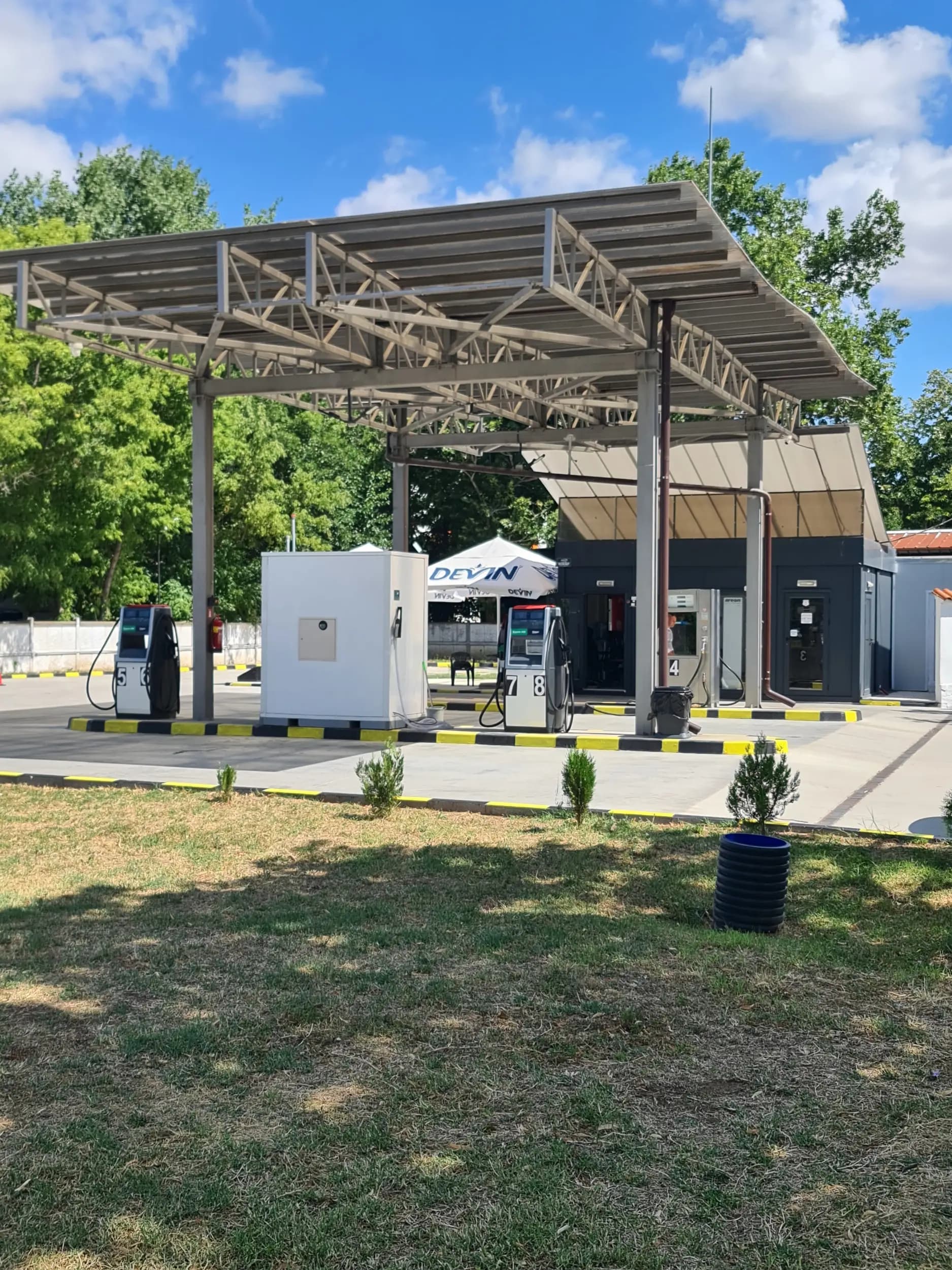 Бензиностанция Кадис Ойл