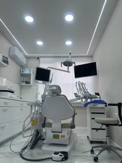 Д-р Атанас Гайдаров - зъболекар / Dr. Gaidarov - dentist