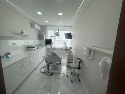 Д-р Атанас Гайдаров - зъболекар / Dr. Gaidarov - dentist