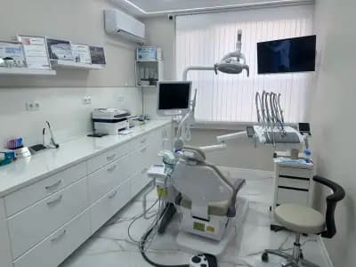 Д-р Атанас Гайдаров - зъболекар / Dr. Gaidarov - dentist