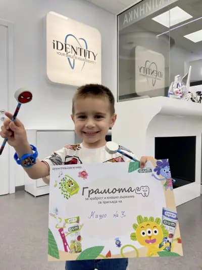 Дентална клиника iDENTITY – д-р Ивелина Банчева - Алайнери Invisalign, брекети и ортодонт във Варна