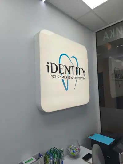 Дентална клиника iDENTITY – д-р Ивелина Банчева - Алайнери Invisalign, брекети и ортодонт във Варна