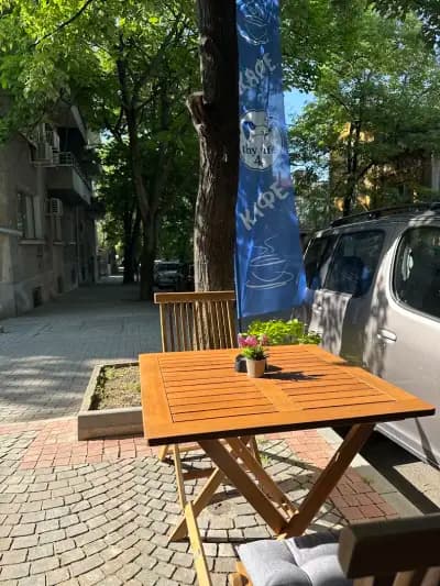 Tiny cafe 44