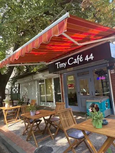 Tiny cafe 44