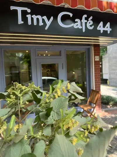 Tiny cafe 44