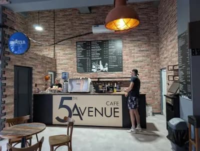 5th Avenue Café