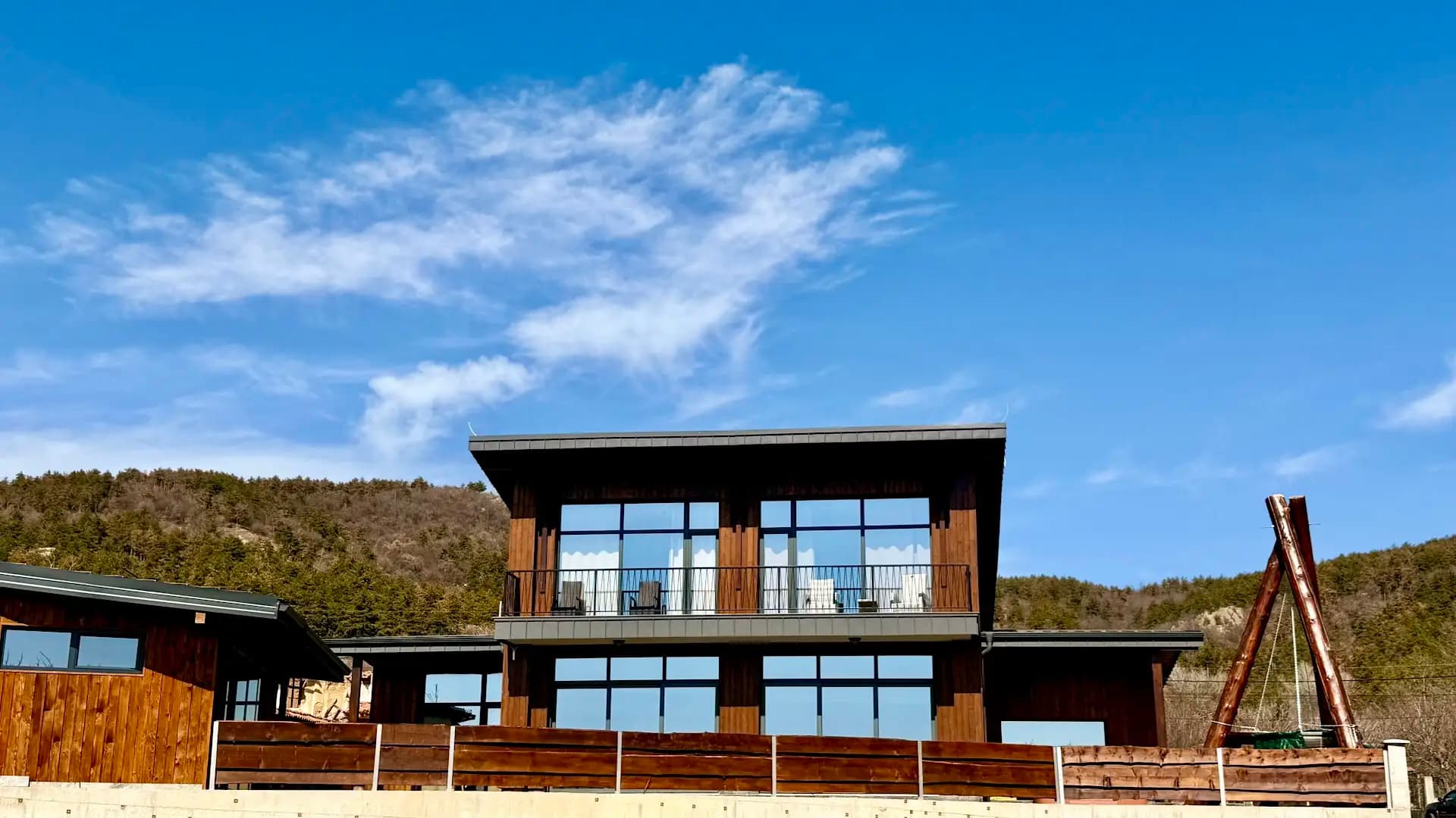 Veles Luxury House