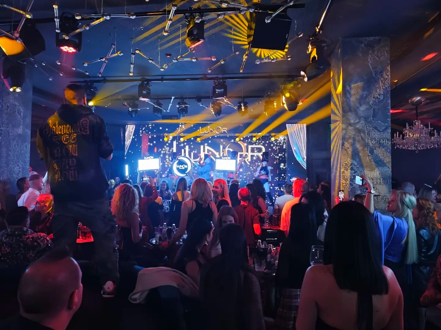 LunOr Bar & Club