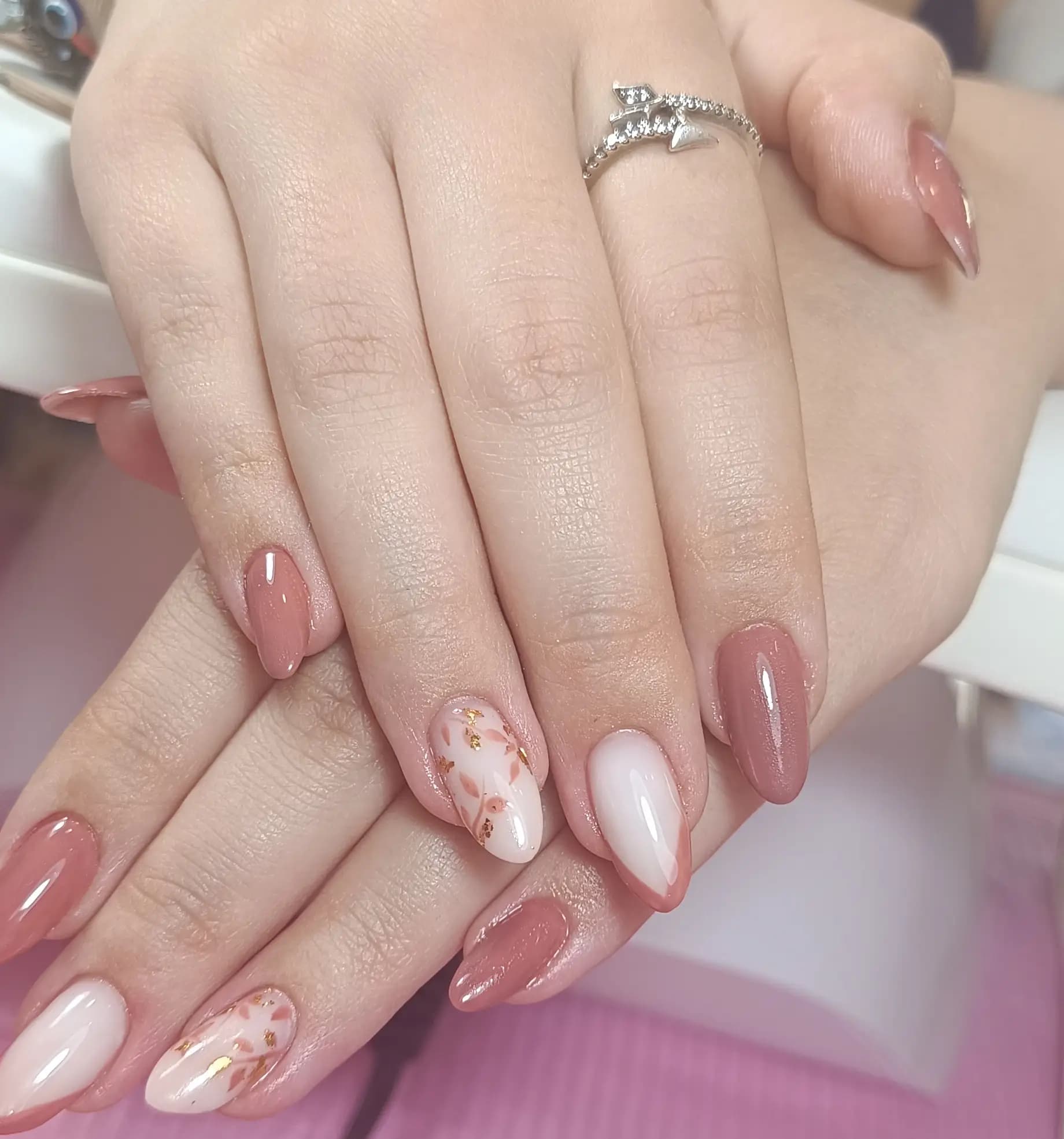 Салон за красота "Доби"-маникюр,педикюр,ноктопластика,ламиниране на мигли