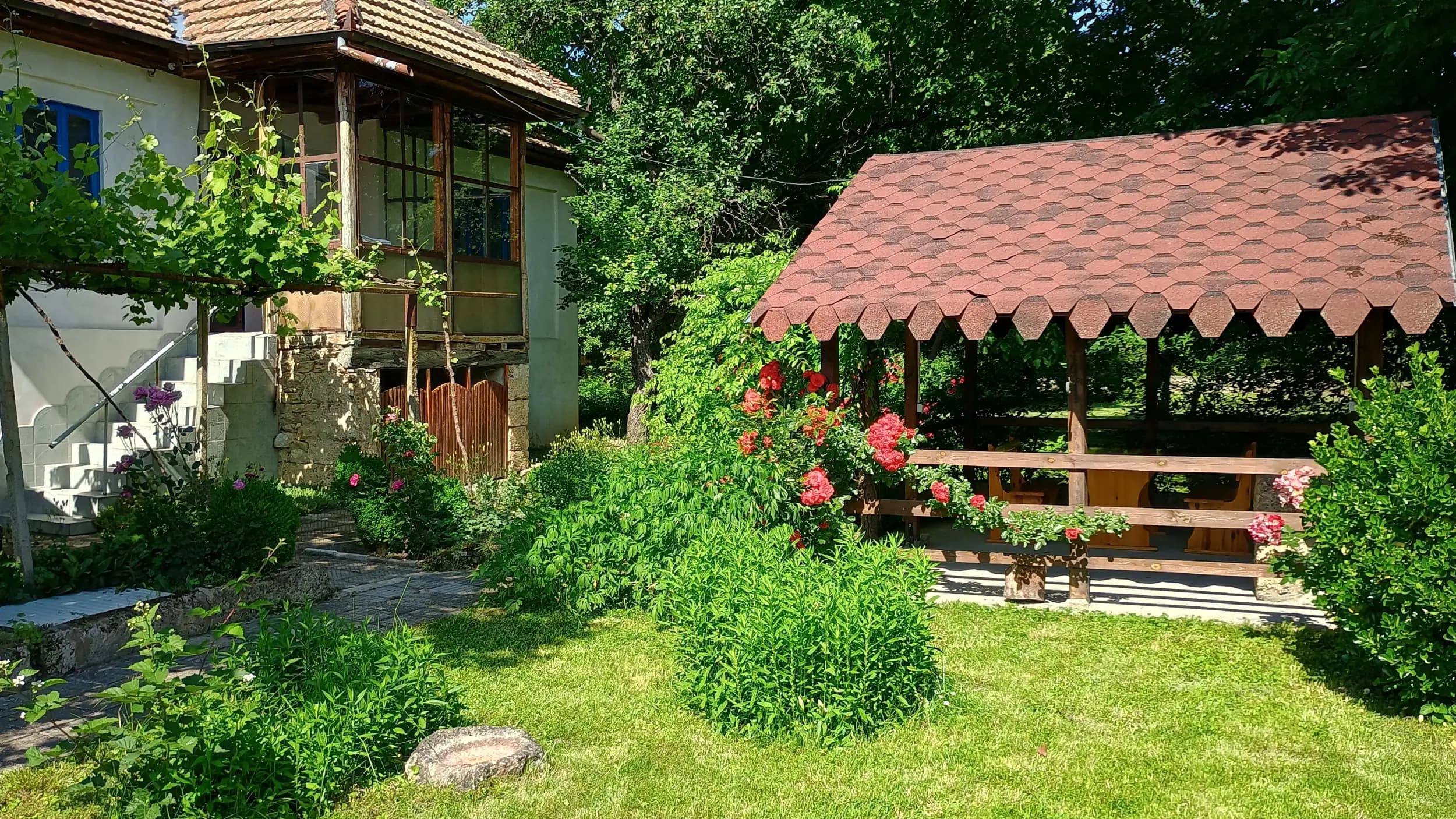 Къща за гости "Орехите" - с. Крушуна