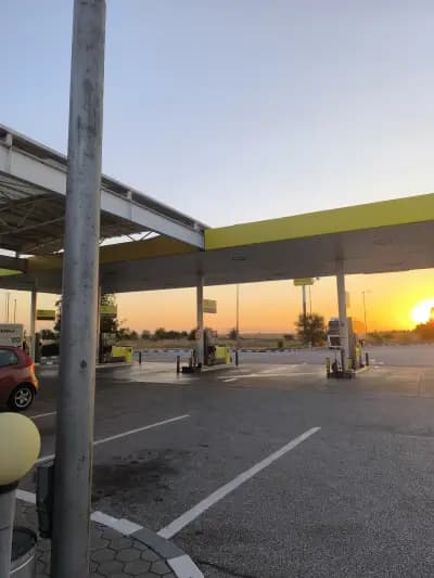 Бензиностанция FAR Petroleum