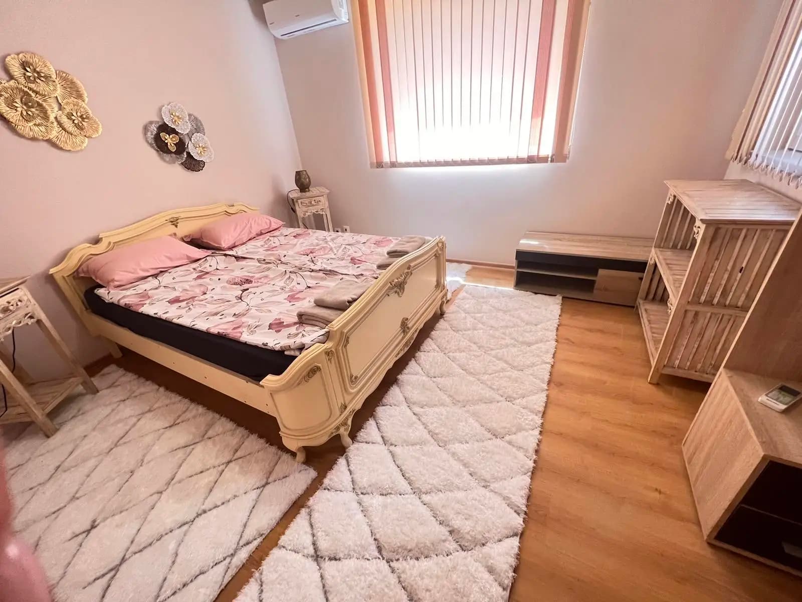 Къщата с Огледалата - The Mirrors GuestHouse