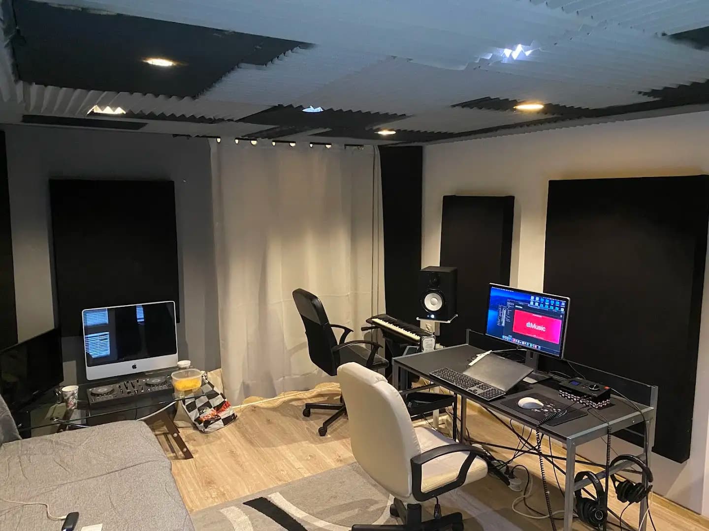 “Type Shi Studio”