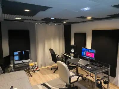 “Type Shi Studio”
