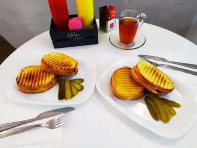 Кафеджийница при Часовникъ