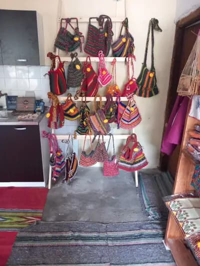 Cottage on the Hill - Къщата на върха