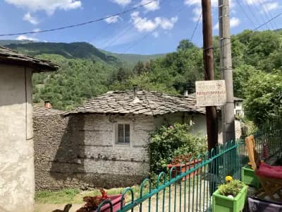 Cottage on the Hill - Къщата на върха