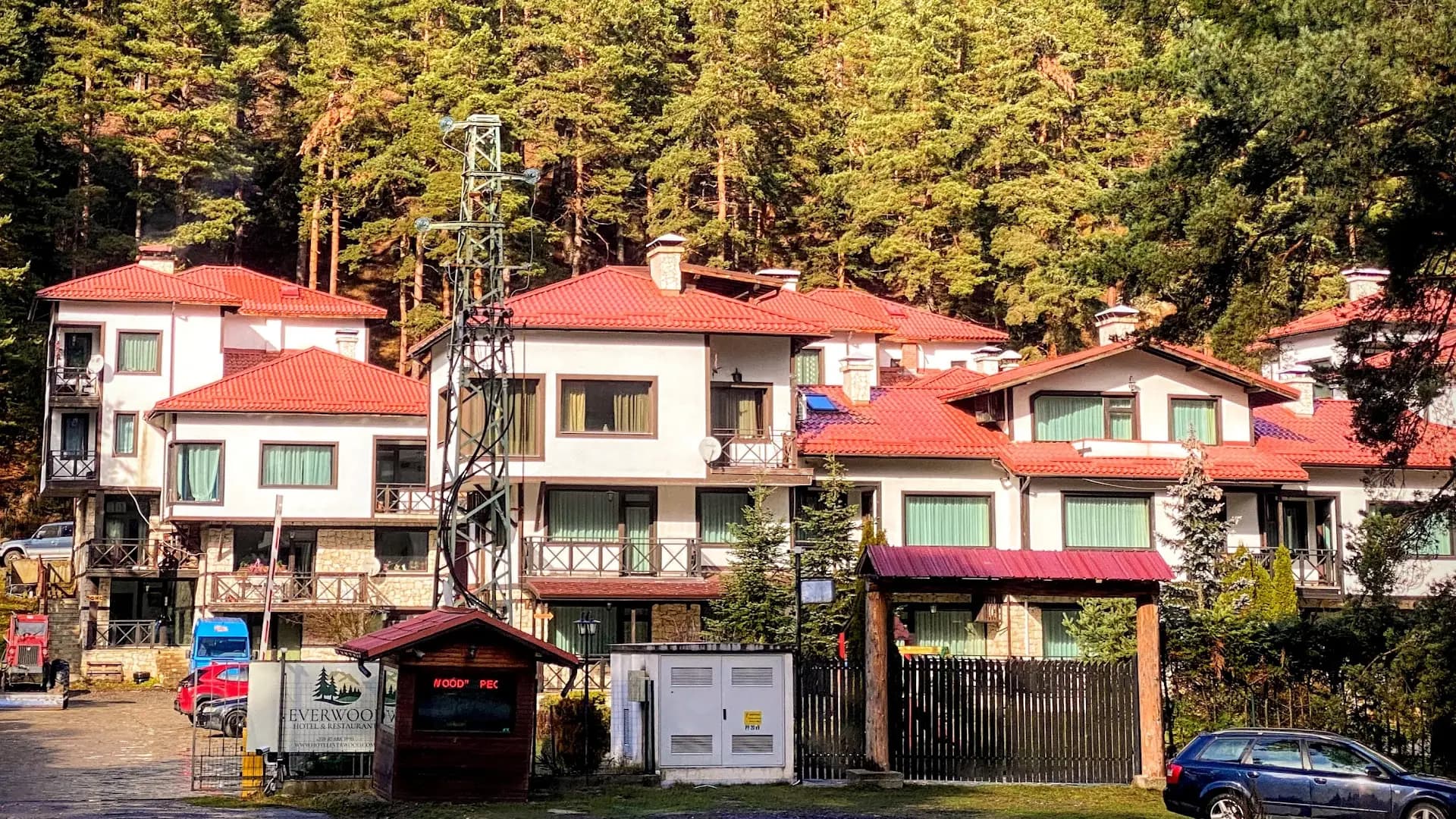 Everwood Hotel & Restaurant