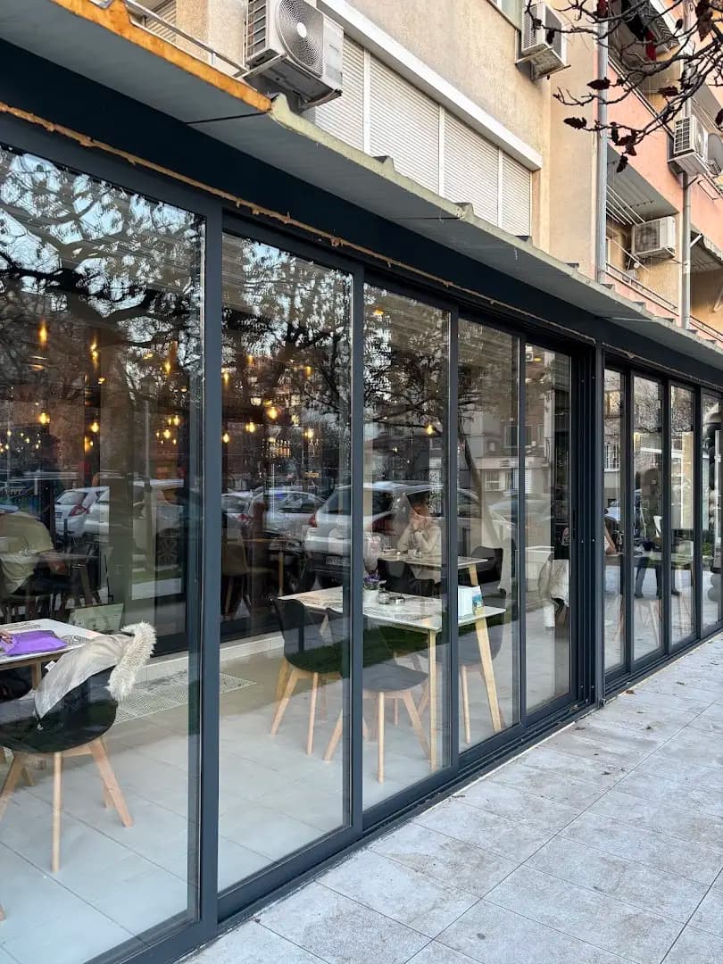 Cafe & Bar LIORA