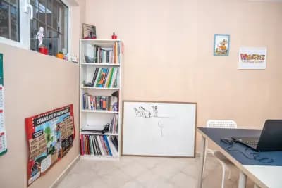 Школа по английски и български език "Класната стая на Ралица"