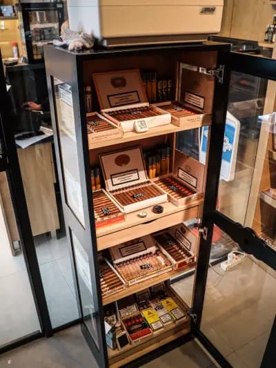 CIGAR HOUSE