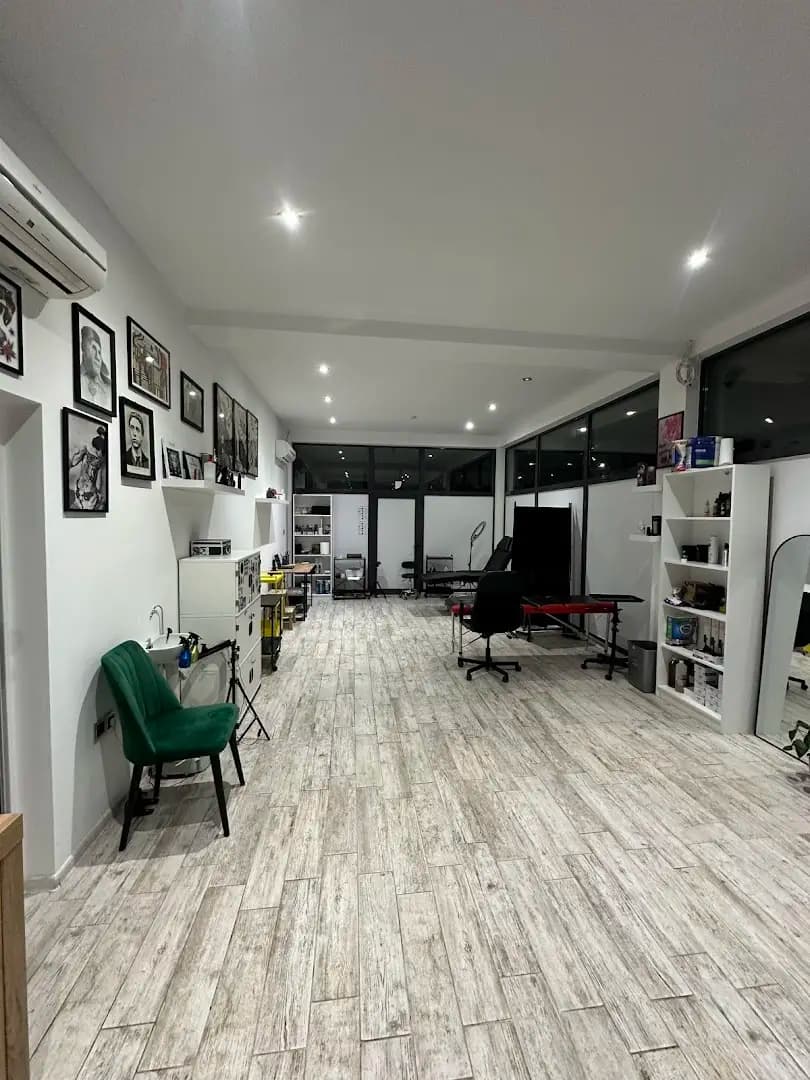 Студио за татуировки “InkSpot”