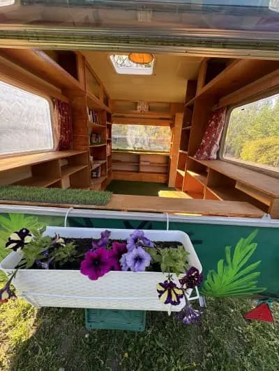 Библиотека под дърветата