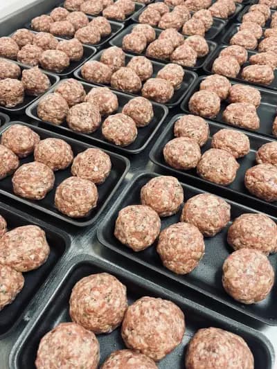 Месарница Милас ( Milla's ). Месо, месни и млечни деликатеси, фермерски продукти