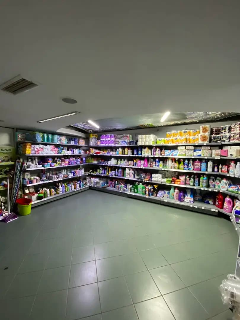 Хранителен магазин Corner