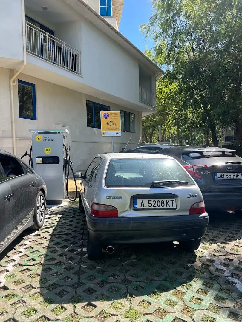 Станция за зареждане Fines
