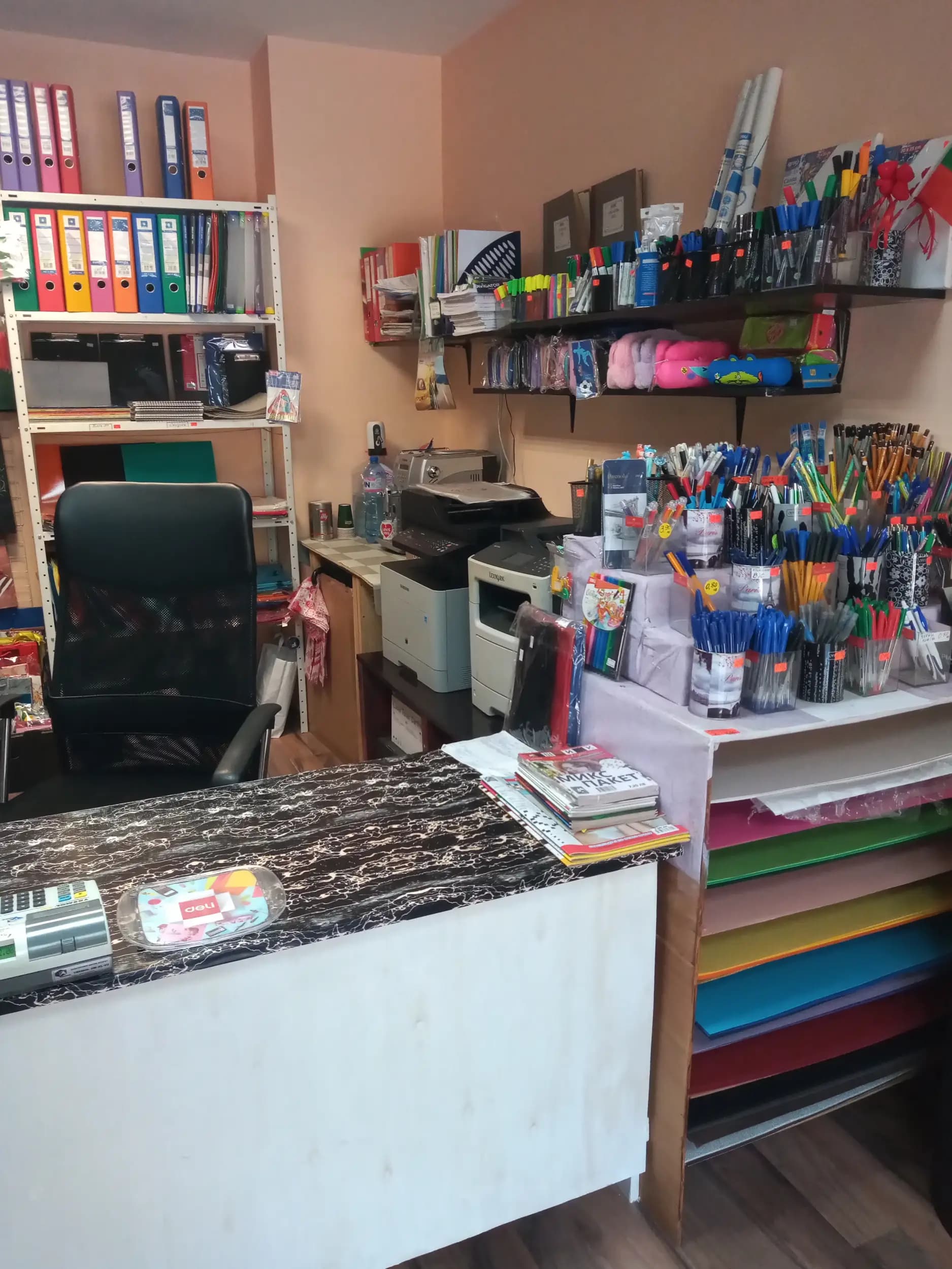 Книжарница "ЛОРА"