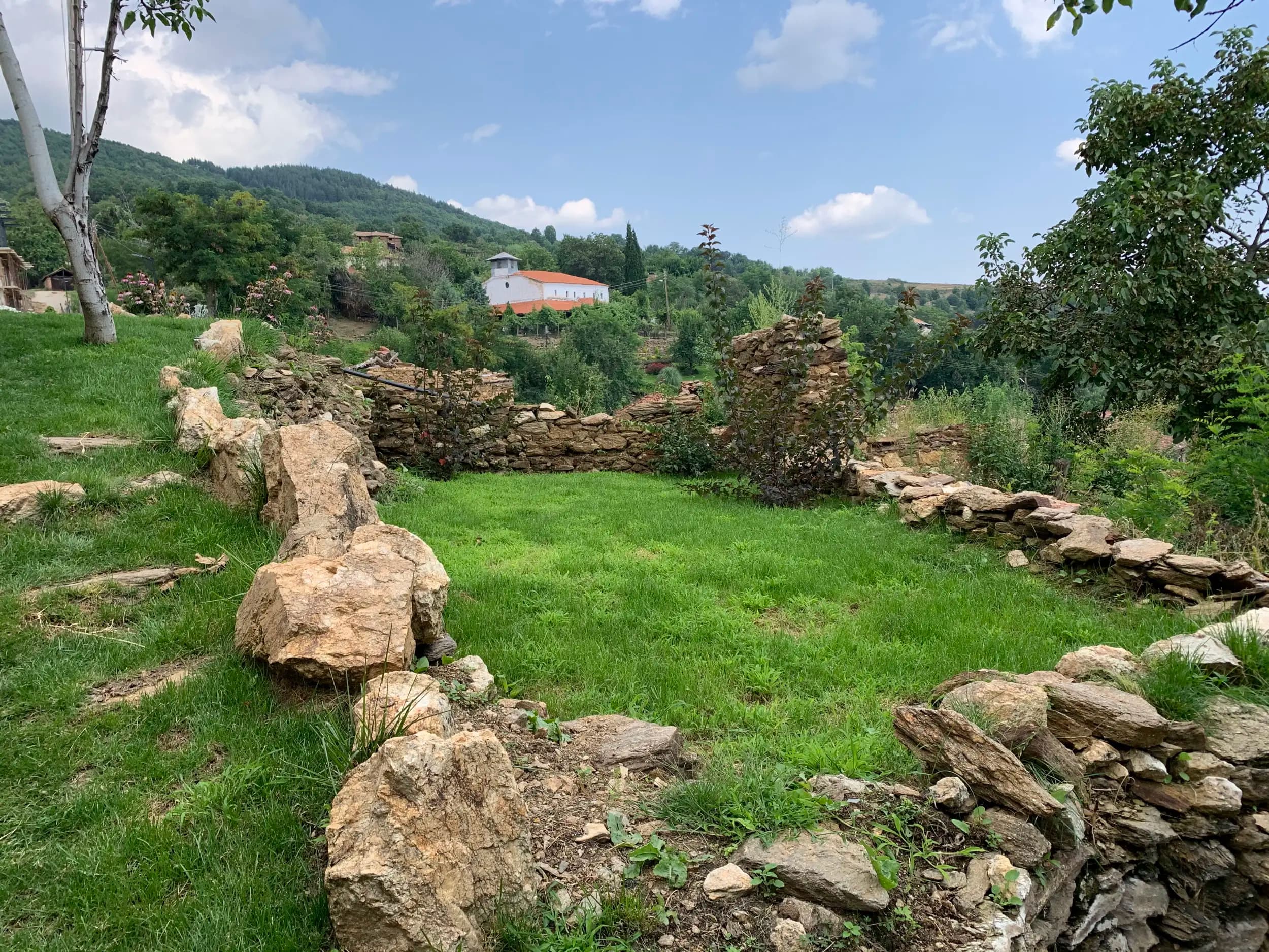 Храм „Успение Богородично“