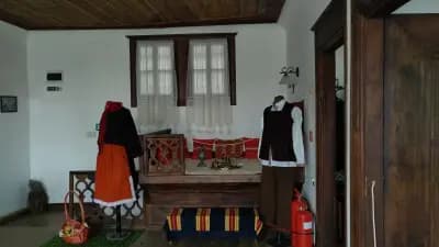 Къща Райно Попович, учител и книжовник