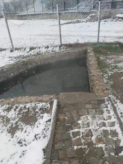 Топилцата (естествени джакузита с гореща минерална вода на открито)