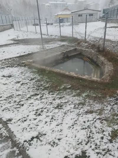 Топилцата (естествени джакузита с гореща минерална вода на открито)