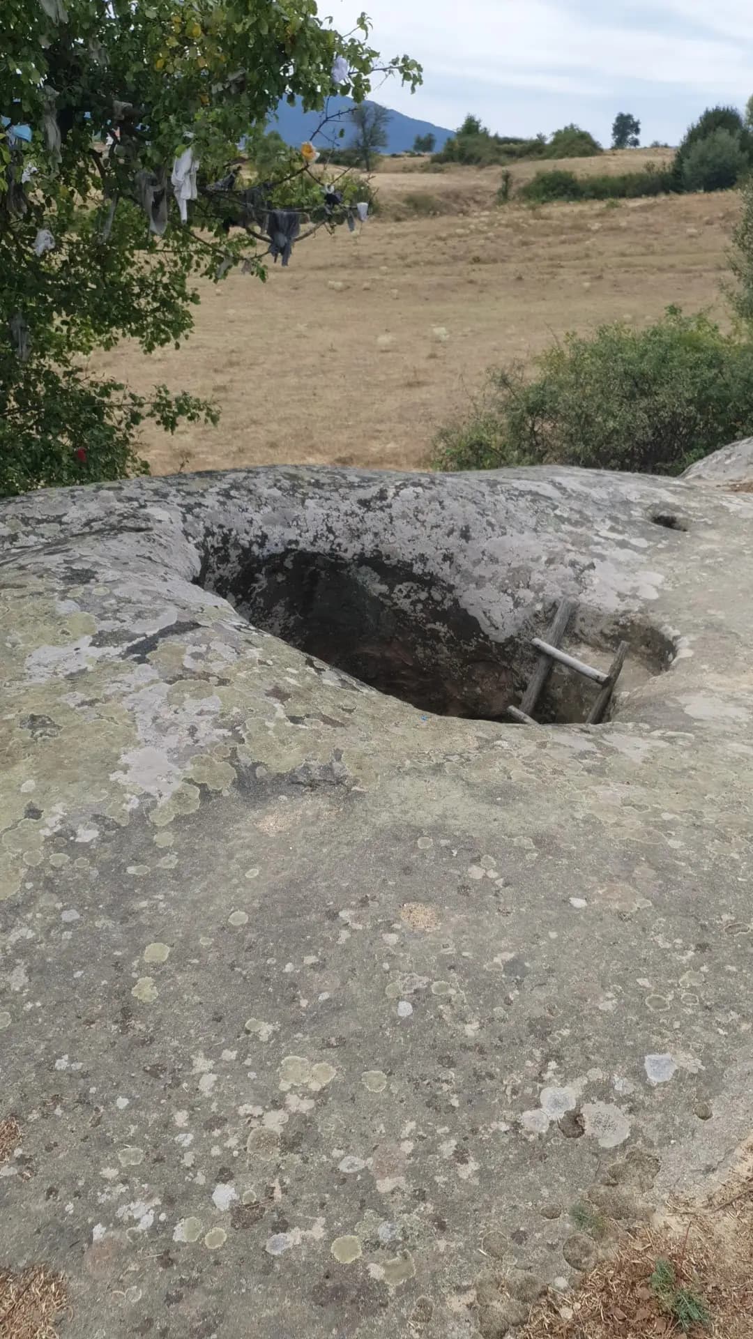 Дупчен камък